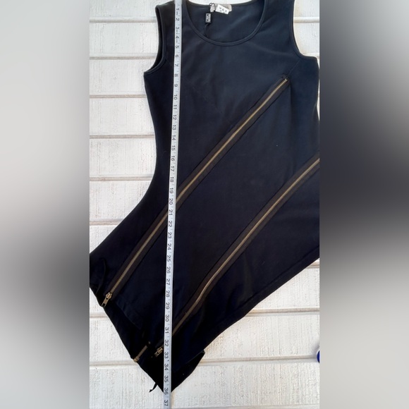 Ivan Grundahl Women’s Sleeveless Top Asymmetrical Hem Double Zipper Detail Med - Picture 9 of 9